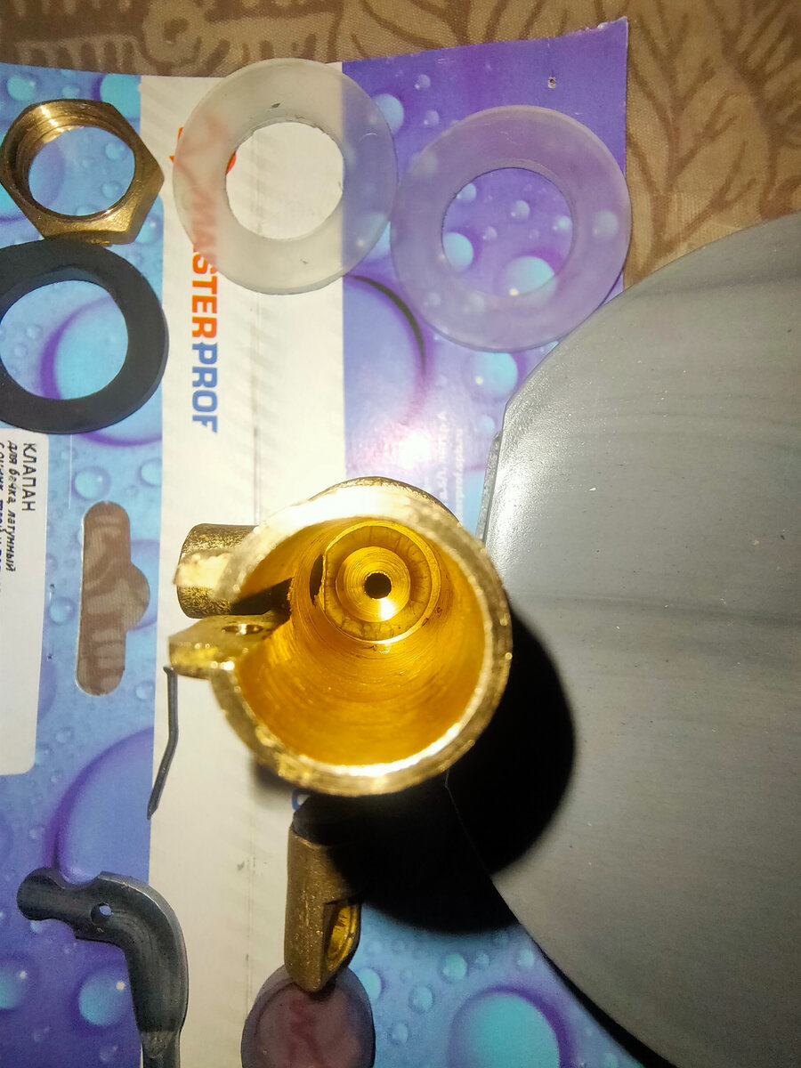 Клапан в бочку из запорной арматуры для унитаза, расширенная версия.