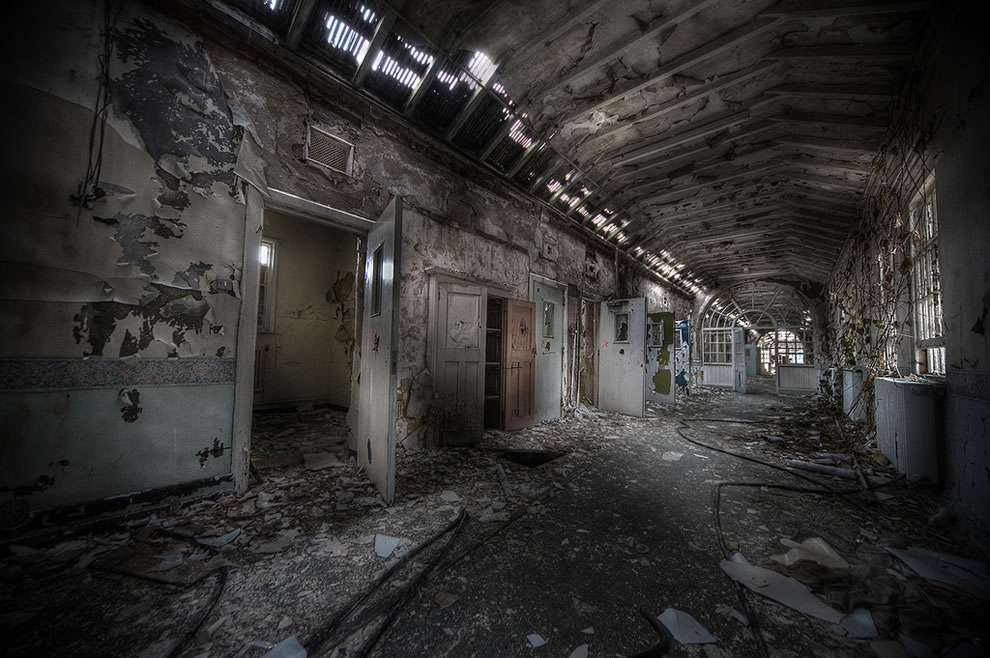 Места в москве с жуткими историями. Заброшенный госпиталь (abandoned Hospital Red). Заброшенное здание.