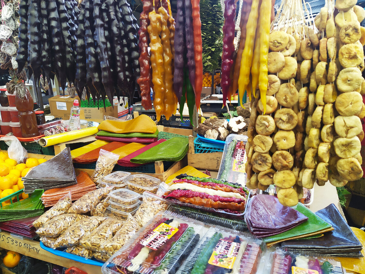 На Сухумском рынке. Листайте галерею. Здесь и далее в отчёте все фото - мои собственные)