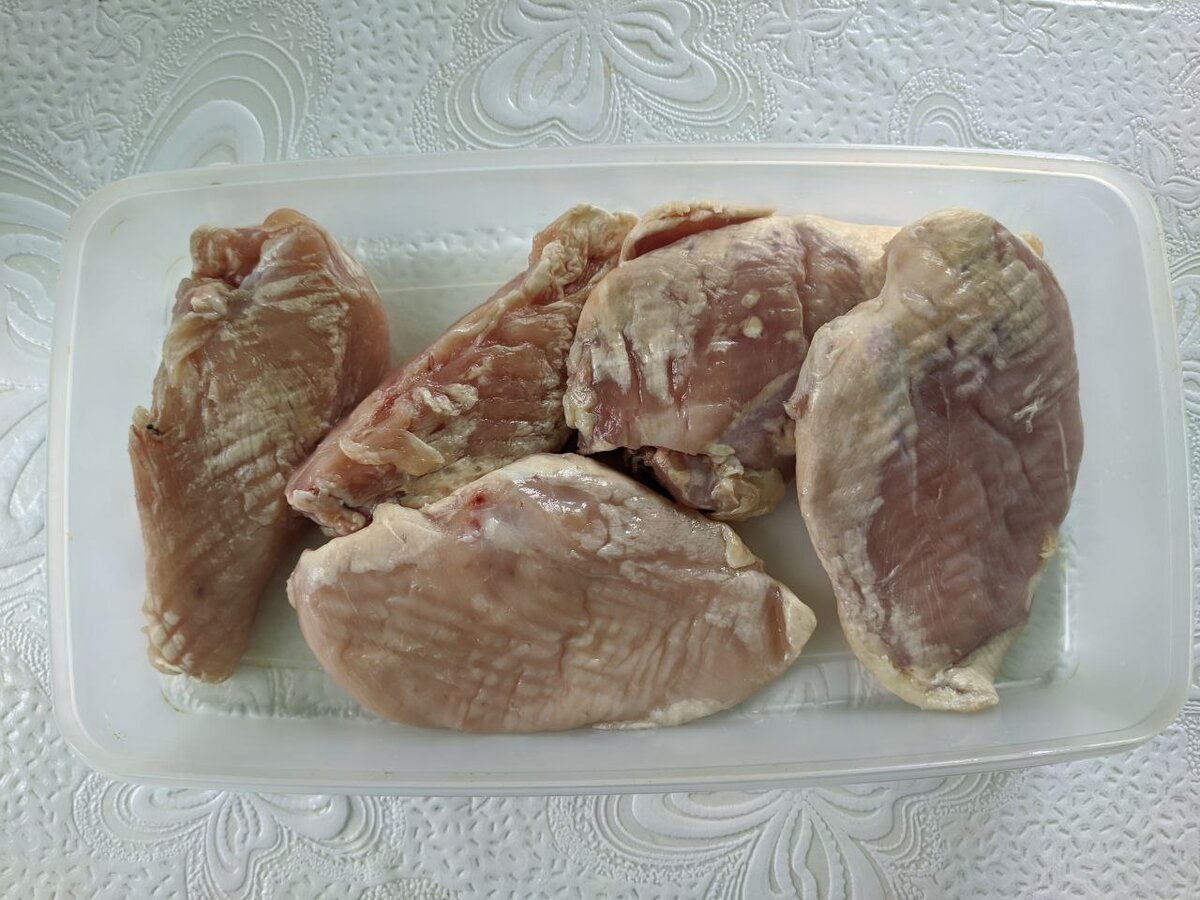 Вымытые куриные грудки