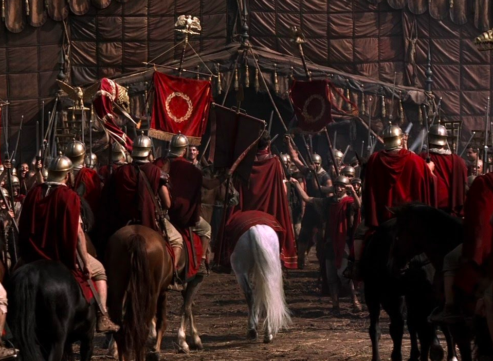 Кадр из сериала "Рим". Возвращение Гая Юлия Цезаря в штаб армии после победы над германским вождем Верцингеториксом.