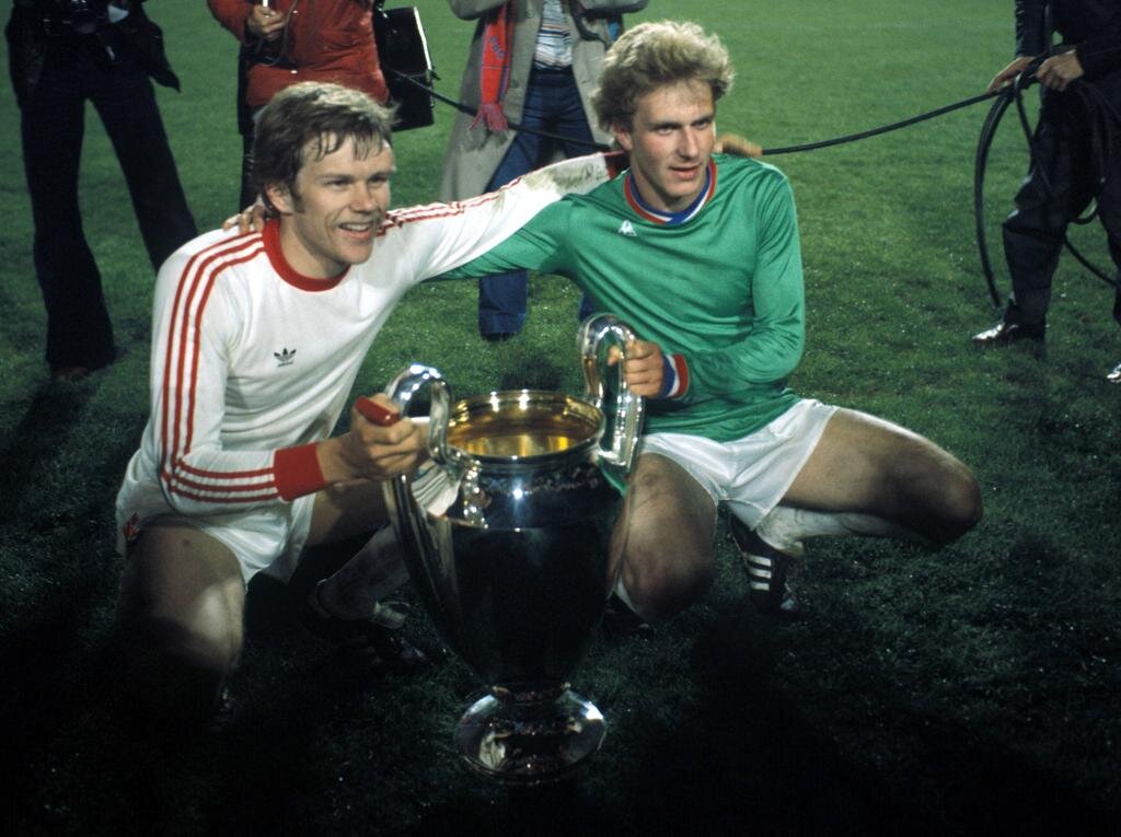 Игроки Баварии с Кубком Чемпионов в руках.