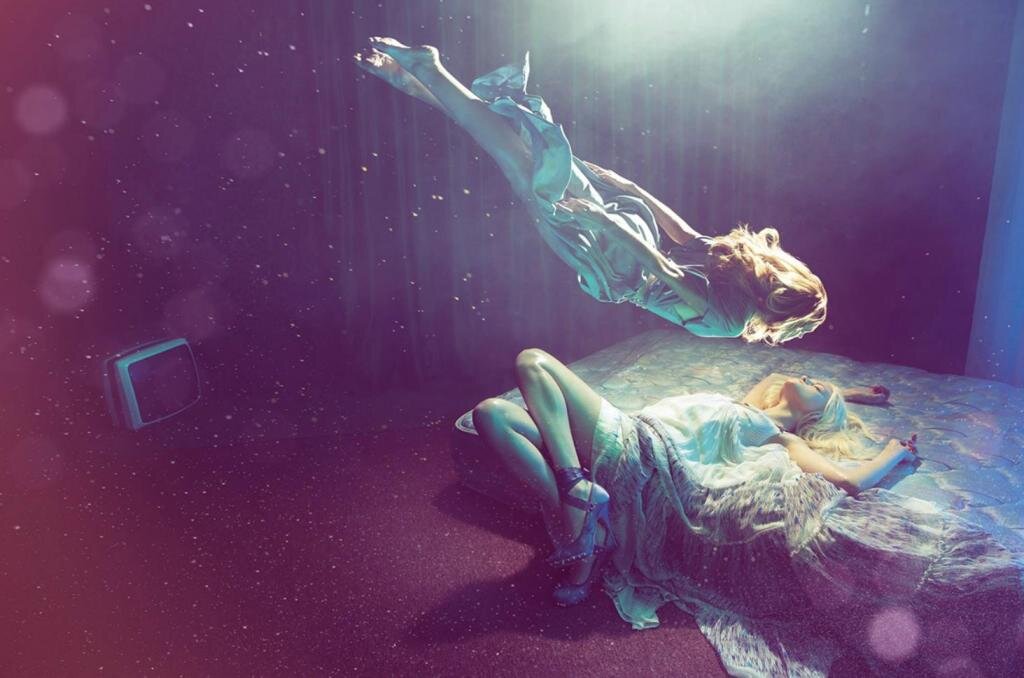 Параллельные миры не пересекаются, но могут соприкасаться..