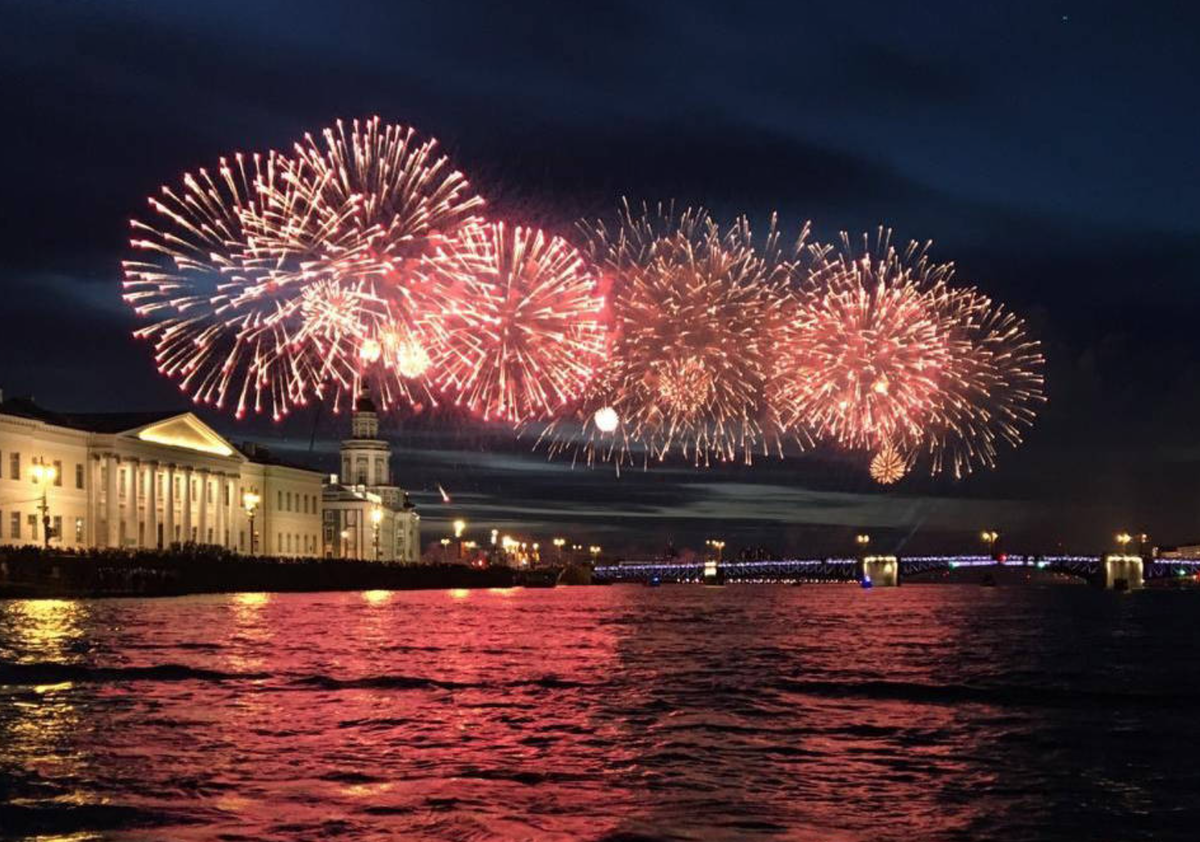 Салют в спб. Салют ВМФ Петербург. Салют на ВМФ В Питере. Салют в Питере на день ВМФ 2022. День ВМФ В Санкт-Петербурге салют.