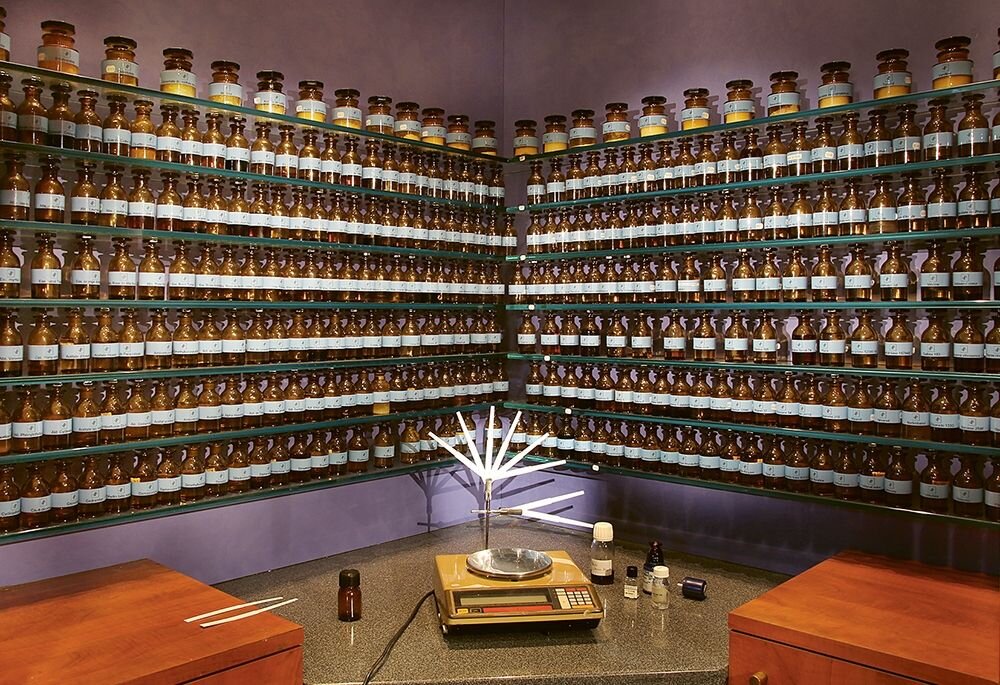 Осмотека (библиотека ароматов) в Версале. Материал взят из свободного источника.