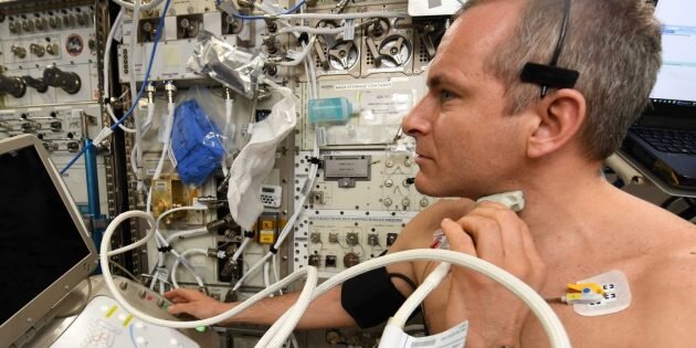 Измерение внутричерепного давления на МКС. Изображение: NASA📷
