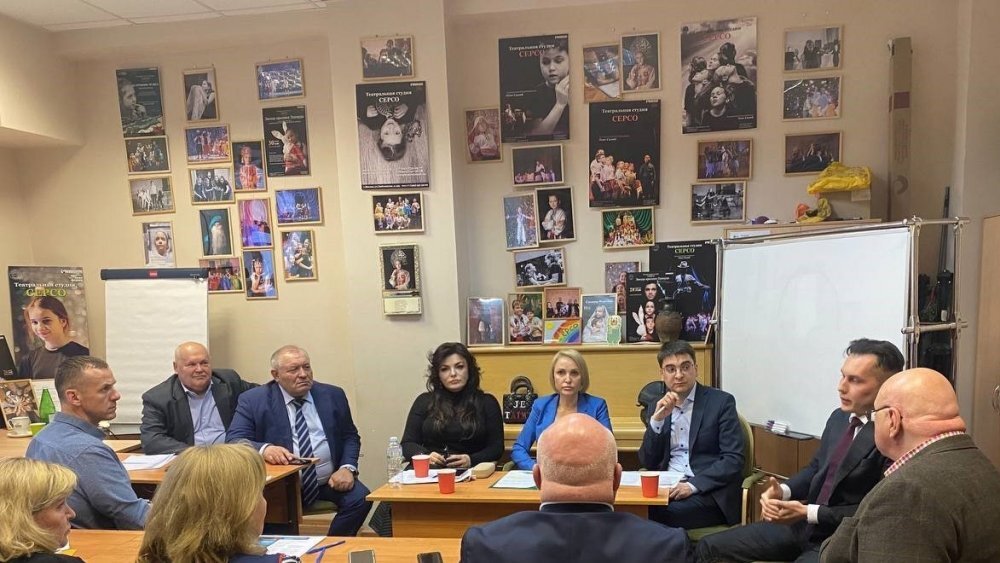 Первая встреча в рамках проекта "О реновации - профессионально". Фото: ТГ-канал "Фонд реновации"