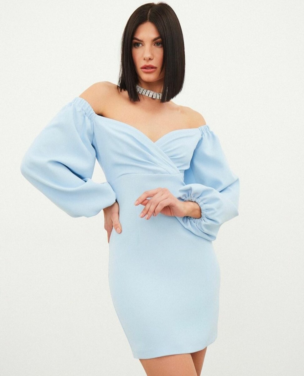Мини платье с объёмным рукавами 4690₽