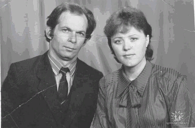 Фото из личного архива автора. Валерий и Анна в городе Днепрорудном Запорожской области.  Апрель 1988 года.
