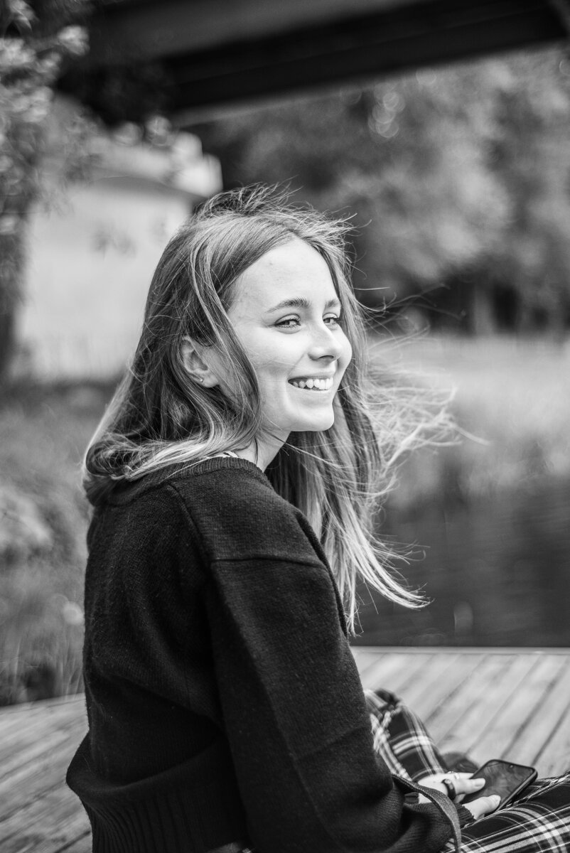 Интересно брать Иисуса за образ отражения нынешнего социума который так и нравится уничтожить сам себя.. Куча вредных привычек и не самых лучших намерений.. И вот приходит чистый человек.. Показывает чистую жизнь но социум убивает его и это отражение того что социум создан для самоуничтожения.. И вот он воскресает даёт им второй шанс.. Вы не задавались почему столько людей среди вас медики.. Ведь вы в медицине познает самих себя.. Ведь вы изучает в первую очередь себя..
Но чем глубже вы зайдёте тем больше вы будете видеть взаимосвязи всего вокруг..
Вы будете видеть что ваши клетки они вибрируют и это можно контролировать..
Вы начинаете видеть что биология связана и с химией и с физикой..
Но дальше заходя.. Приходит понимание что все науки связаны и переплетены тесными узами.. И ниодна из наук не может быть полностью познана без участия другой и так приходит понимание что наука едина..
Приходит понимание что наука не может обойтись без высшего разума чьим законам все подчиняется потому что природы уже недостаточно чтобы объяснить все вокруг..
Понимание что цифры.. Все вокруг цифры.. И число Пи.. 
Которое присуще всему во вселенной.. Эти законы они прописаны и действуют безотказно.. Все уже создано идеально создано.. Нам больше не нужны человеческие законы.. 
Объединяются наука и бог.. 
Наука дополняет религию а религия науку.. Следует осознание что наука божественна и что во главе. У всего бог..  И что все по его образу создано.. Что число Пи или  в простонародии божественный код внутри всего и все что создано божественно по своей природе.. И в итоге приходишь к тому что ты прзнаешь сам себя.. Но при этом тебе дана возможность познавать себя и через других людей.. Но при этом и через природу.. И вот осознание того что все здесь для того чтобы познать себя.. Свою природу.. И ты больше не можешь ни на кого обижаться ведь он тоже что и ты.. Такое же дитя.. Которое пытается познать себя.. Начинаешь замечать насколько мир огромен сам по себе и сколько в нем всего.. А помимо этого существует твоё воображение которое может ещё больше.. И ты понимаешь что одной книжкой ты не передашь всю эту информацию.. Весь этот код.. Ты начинаешь замечать что все религии когда либо созданные они все в своей степени верны.. И что они все несли одну ключевую мысль.. 
Всё уже было давно известно.. Нам оставили тысячи подсказок.. 
И ты больше не можешь утверждать что верно что то только одно.. Потому что все взпимосвязано и если бы не было иного ты бы не понял что верно именно тот один вариант.. 
Ты принимаешь что все есть все что существует.. И ты действительно начинаешь любить все вокруг.. Самую незначительно вещь себя.. Потому что ты понимаешь что это все однажды сделал сам бог.. Создавая каждую часть тебя с максимальной любовью.. 
И что все вокруг невероятно красивое.. И не может быть ничего кроме этого ощущения любви ко всему и ты благодарен за весь свой путь и всю жизнь.. И тебе просто нравится как тобой играют.. Тебе нравится как бог с тобой общается.. И ты понимаешь его.. Понимаешь чего он от тебя хочет.. И от этого внутри тебя становится ещё больше любви.. Как так это сам бог.. И он.. Он общается.. А я люблю вас! Я люблю вас всех! Я люблю!