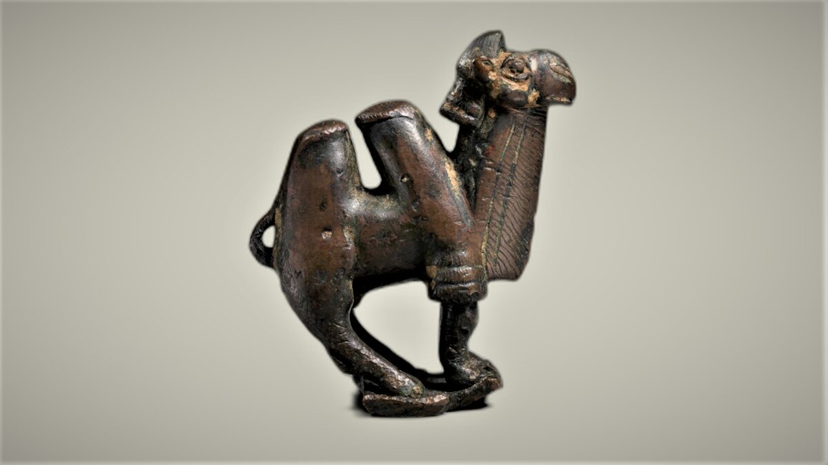 Фигурка верблюда, медь, Бактрия-Маргиана, конец 3 тыс. до н.э. © Метрополитен -музей, Нью-Йорк