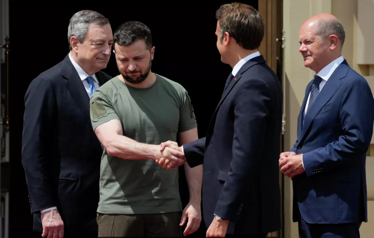 К Зеленскому приехала делегация. Привезли стеклянные бусы) Фото из открытого источника. 