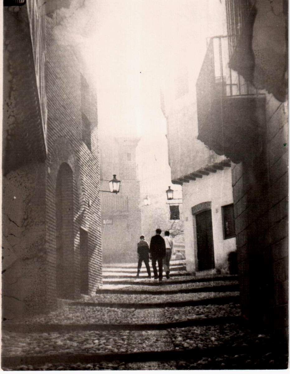 Старая улица в Барселоне. Фото сделано мной осенью 1969 года
