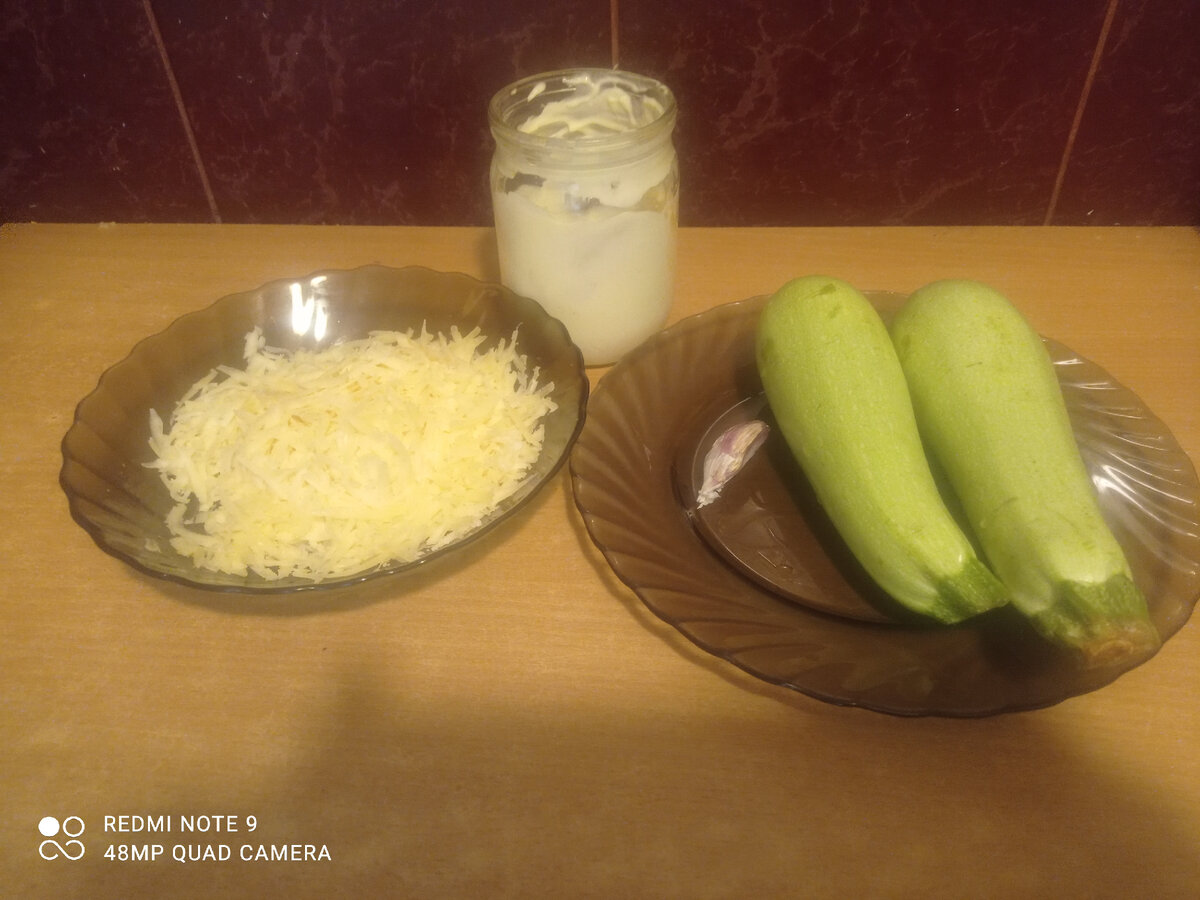 Кабачки, сыр тёртый, чеснок, майонез