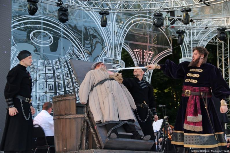 Кочубей - Михаил Гужев, Орлик - Алексей Тихомиров