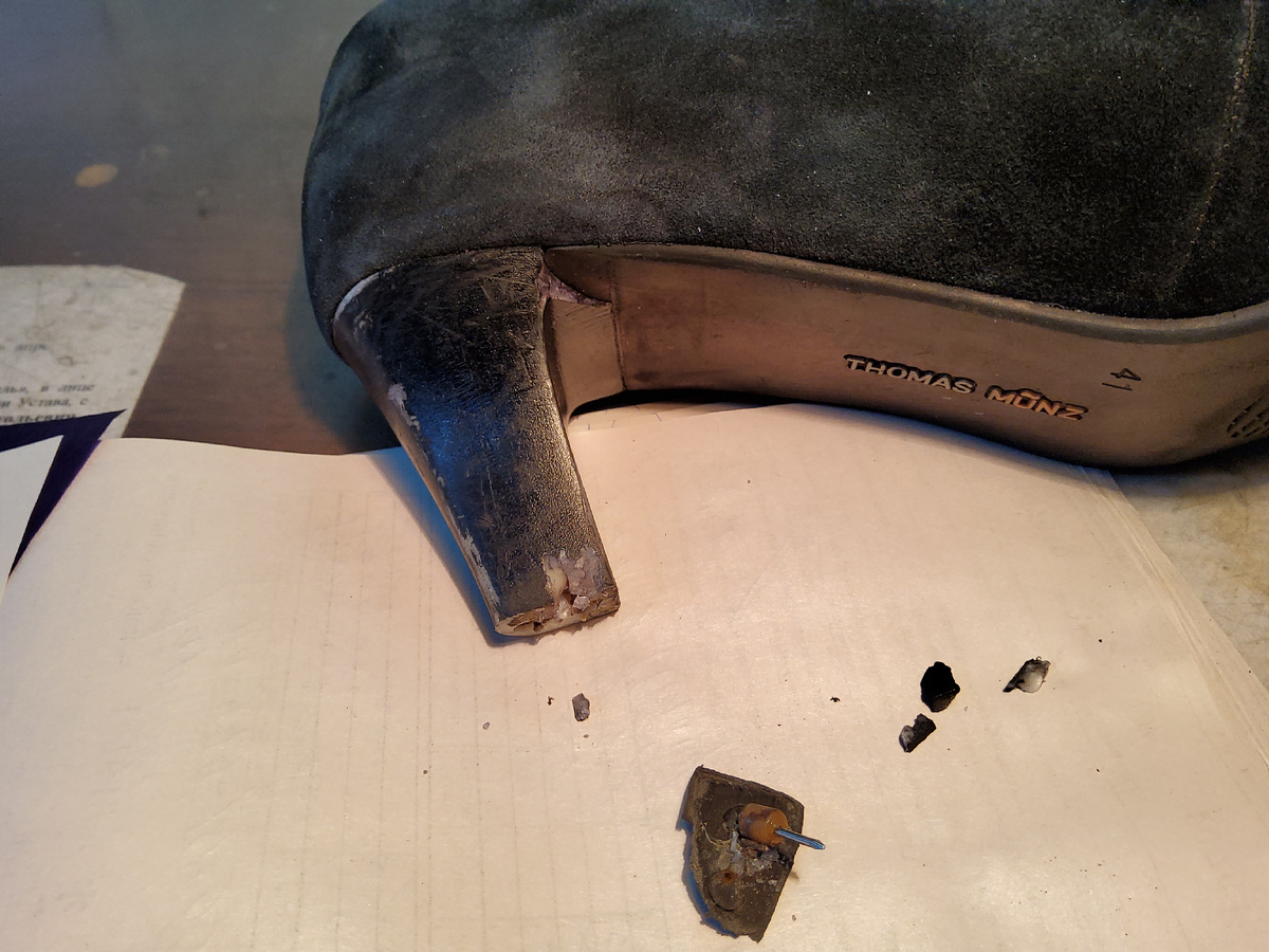 Вместо нормального набоечного материала, поставили дешёвую, мягкую "резиночку". И как итог,......получите!