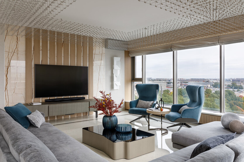 Фрагмент гостиной. Кресла, Poliform. Журнальный столик, комод, Minotti. Вазы, Sigma l2.