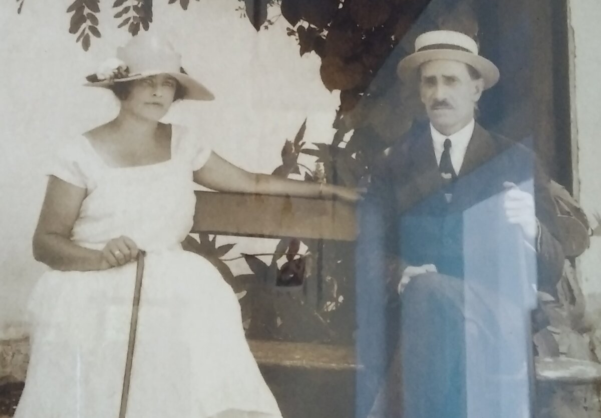 На этой фотографии можно разглядеть на руке Нины Николаевны те самые часики