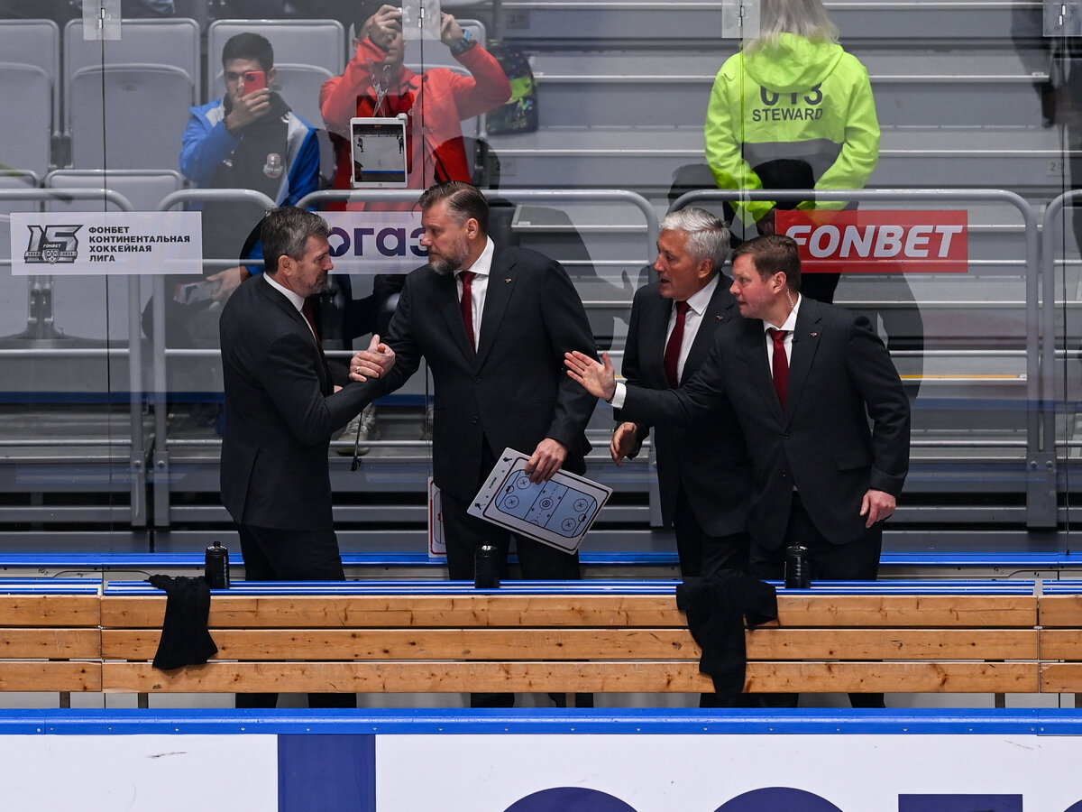 Новости авангарда на спортс ру. Авангард Омск хоккей. Хк Авангард фото команды. Хк Сочи Гостевая. Червенко хоккеист Авангард.