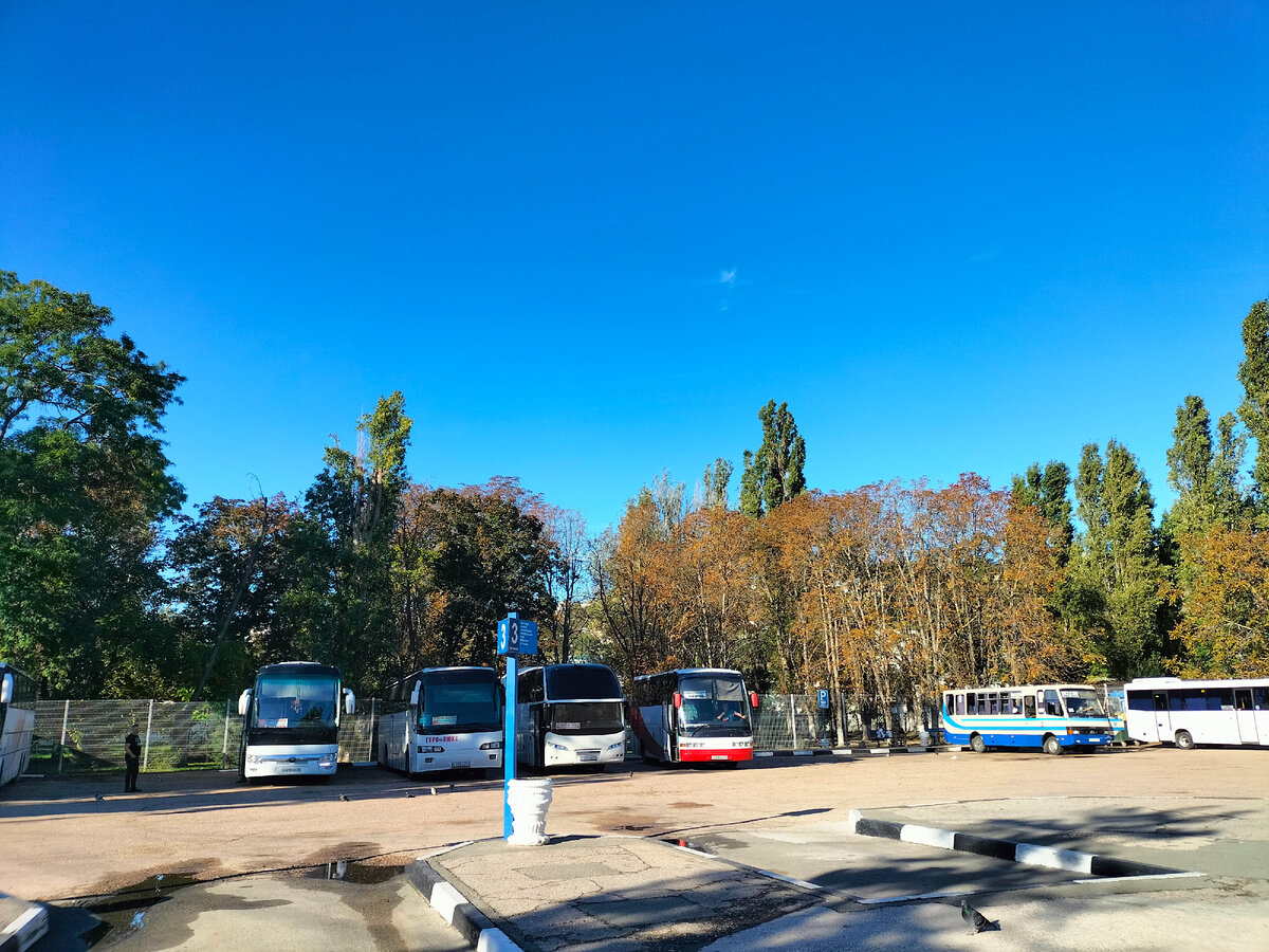 На автовокзале в Севастополе.