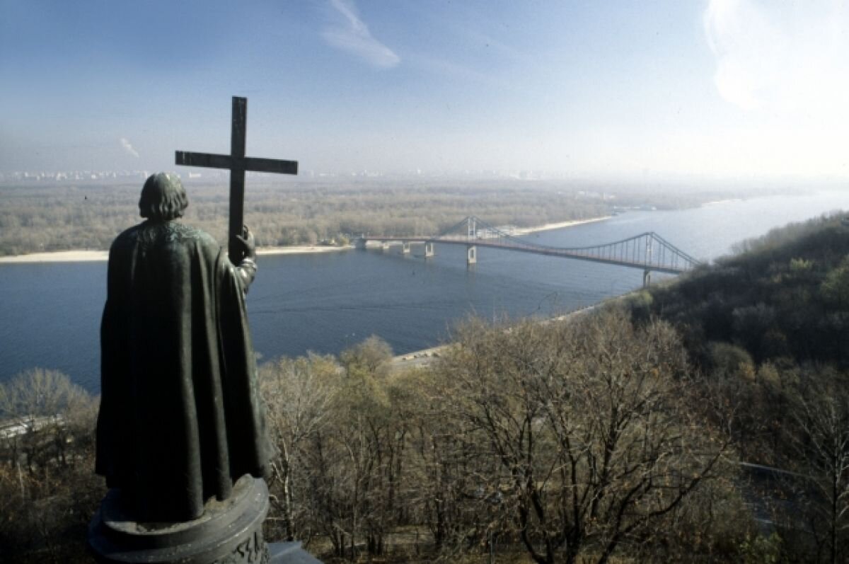    Памятник князю Владимиру в Киеве.