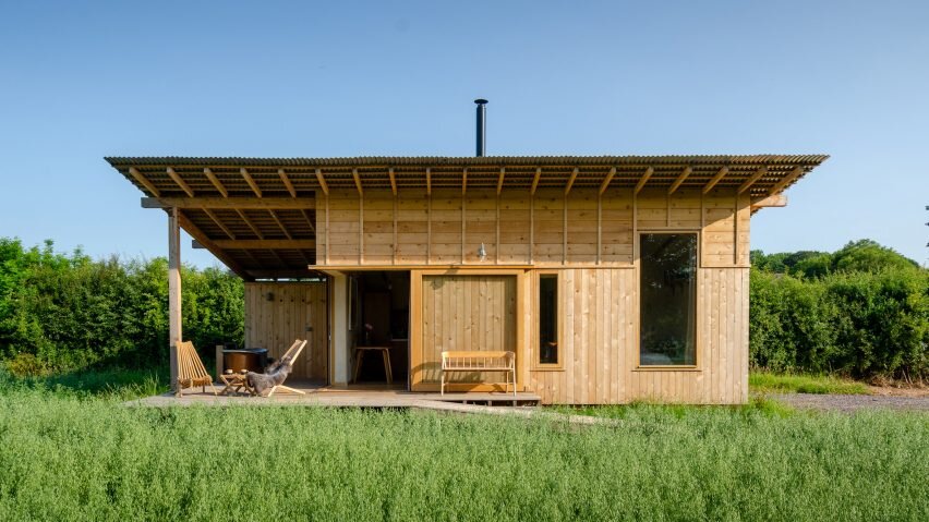 Источник изображения - https://static.dezeen.com/uploads/2021/03/holy-water-cabin-out-of-the-valley-architecture-residential-uk_dezeen_2364_hero2-852x479.jpg