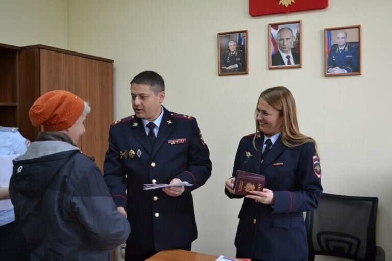    В Оренбуржье 13 жителям ДНР и Херсонской области вручили российские паспорта Елена Шкатова