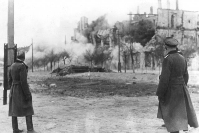    Немецко-фашистские захватчики в оккупированной Евпатории. 1942