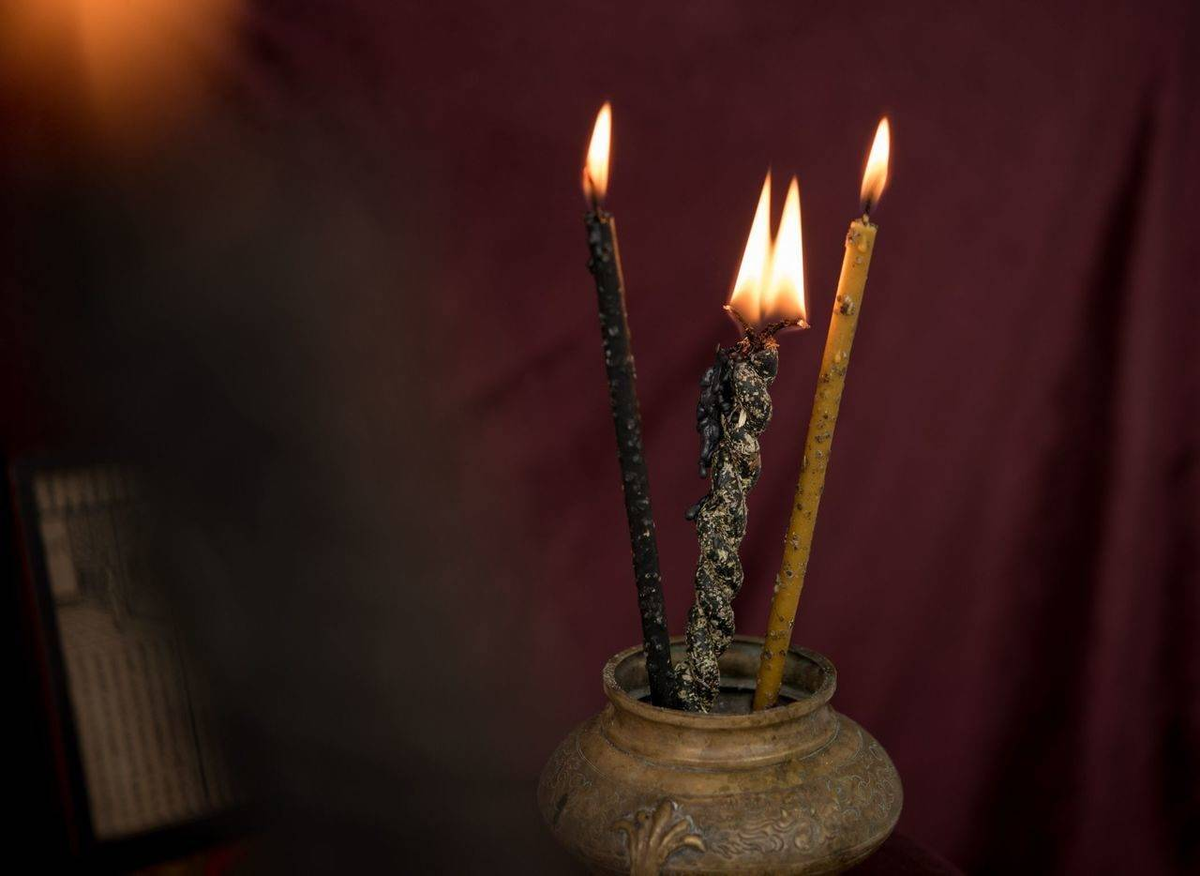 Церковные свечи от негатива
