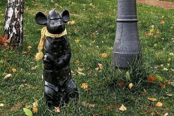    Волонтеры утеплили трех мышат желтыми шарфами Арина Полтанова