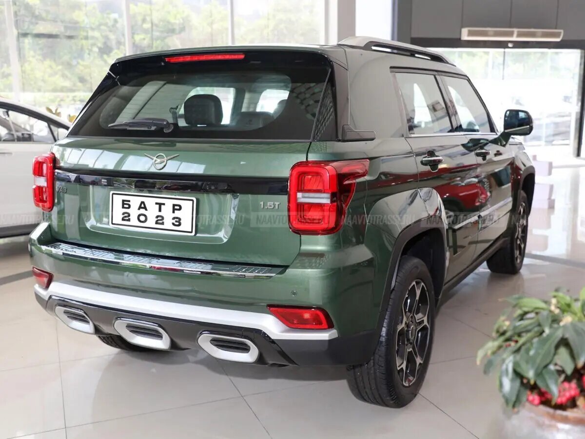 Компания уаз решила начать сотрудничество с китайским автопроизводителем BAIC ? Батр полностью повторяет внешность кроссовера BAIC BJ30. Пока данное предположение официально не подтверждено, но оно вполне реально.
