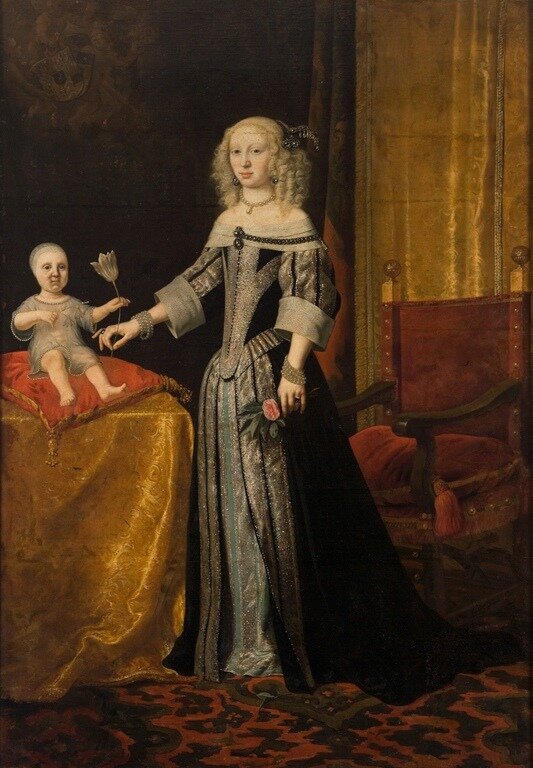 Наша героиня со старшей дочерью Элеонорой Магдалиной. Ребенок очень странный...