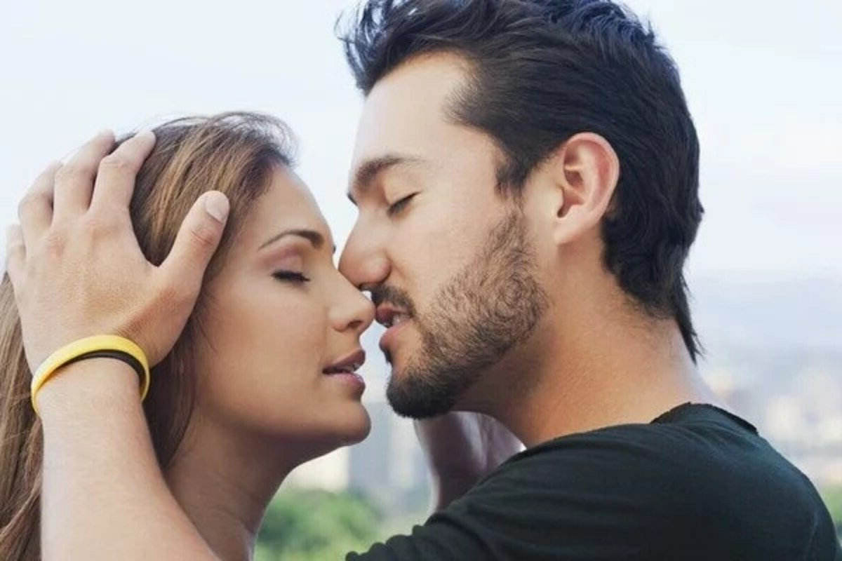 Влюбленные мужчины 7. Красивые пары. Взгляд влюбленных друг на друга. Взгляд влюбленных. Красивая пара.