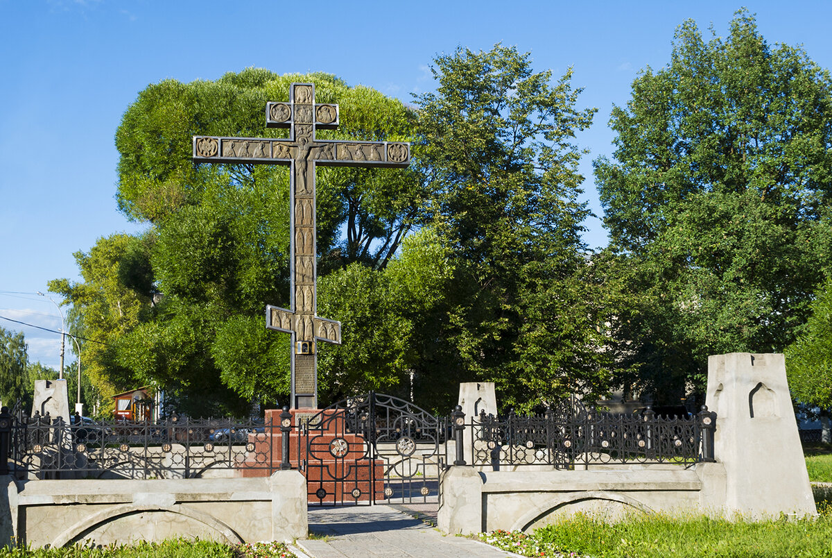 Поклонный крест вологда на площади революции. Поклонный крест вологда. Поклонный крест вологда. Старообрядческий поклонный крест. Кресты вологда.