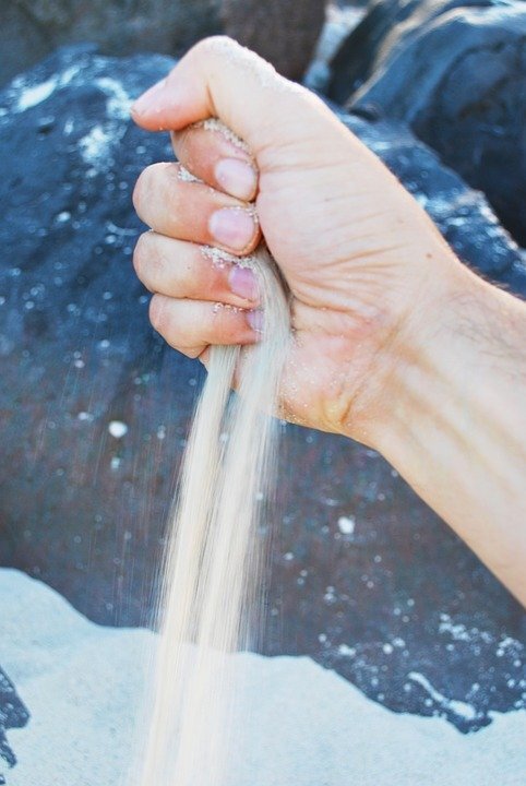 Для меня песок - символ "временного". Фото с сайта pixabay.com