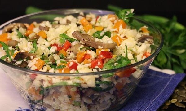 Рецепт: «Салат из цветной капусты с запеченной тыквой и грибами»