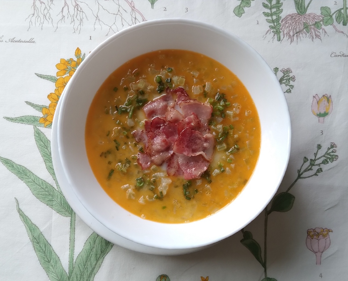 Преимущество этого супа перед щами не только в обновлённом вкусе и современной подаче. Он очень быстро готовится.