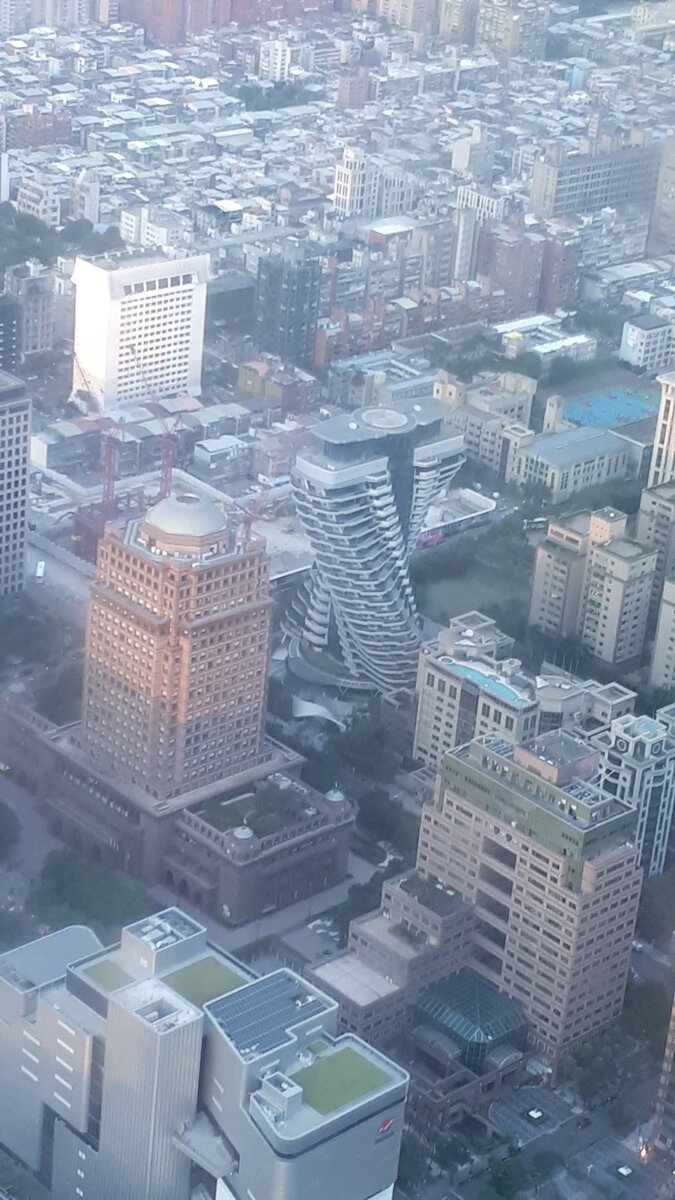 вид на Agora garden с 88 этаже Taipei 101, фото 5 ноября 2019