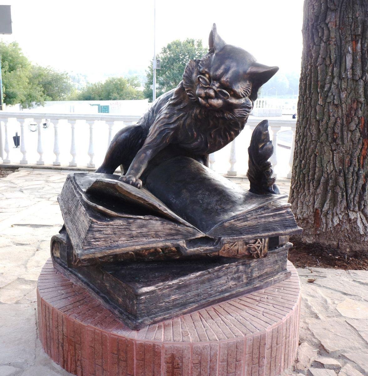 Скульптура кот ученый Калуга