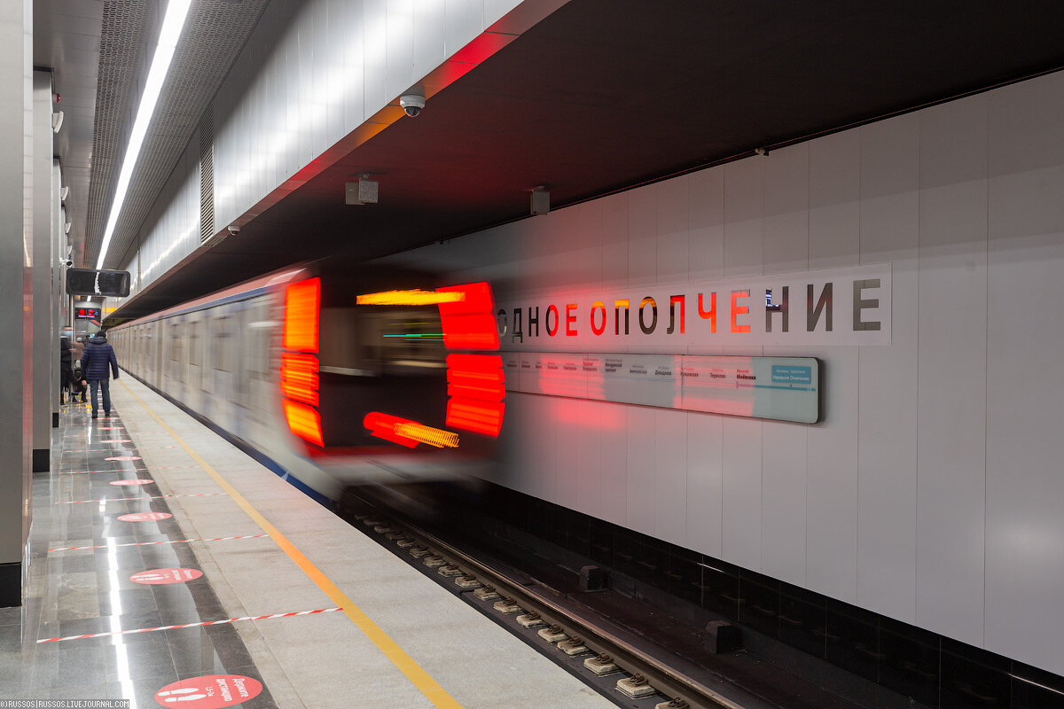 Начнем со станции «Народное ополчение».