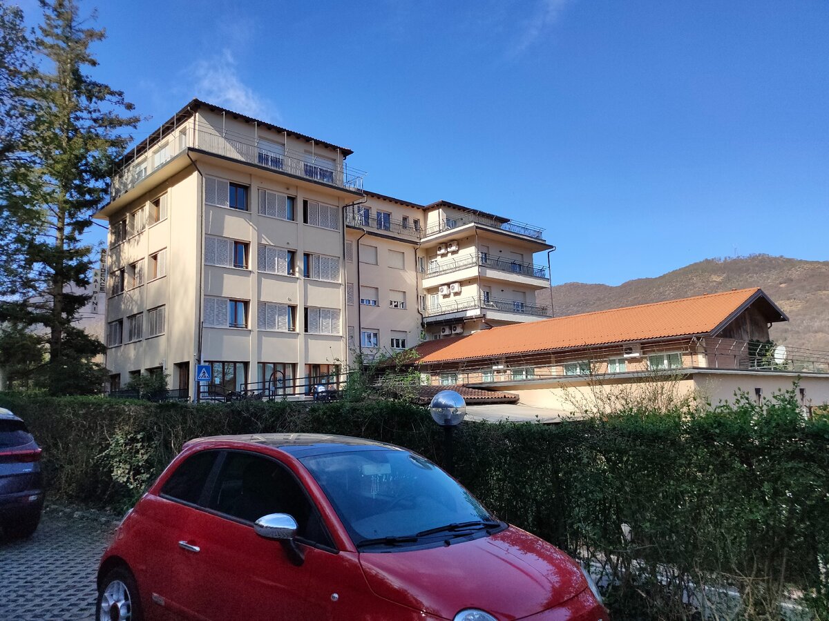 Новый дом Анны с окнами на озеро Черезио