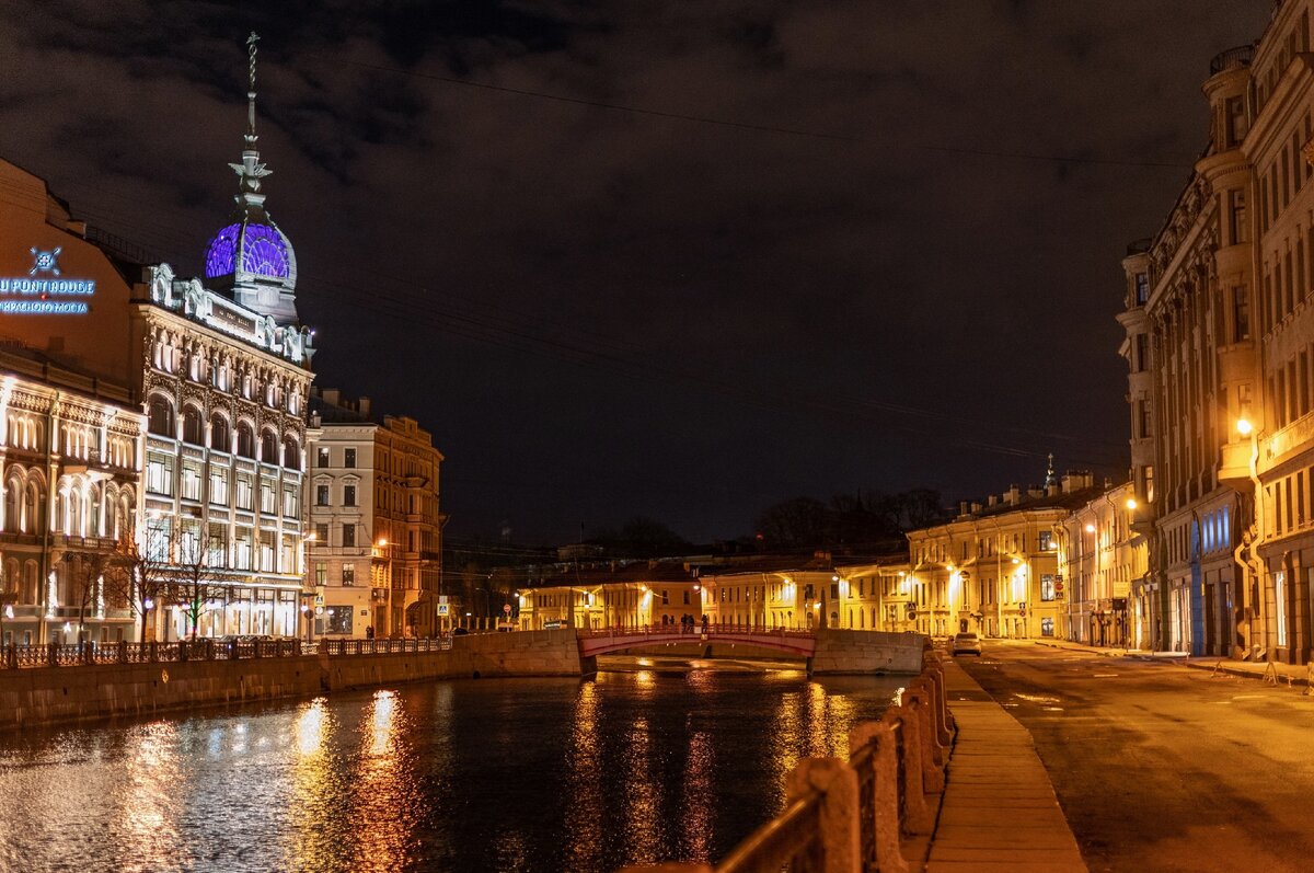 Санкт-Петербург, набережная реки Мойки - вид на Красный мост и Торговый дом С. Эсдерс и К. Схейфальс