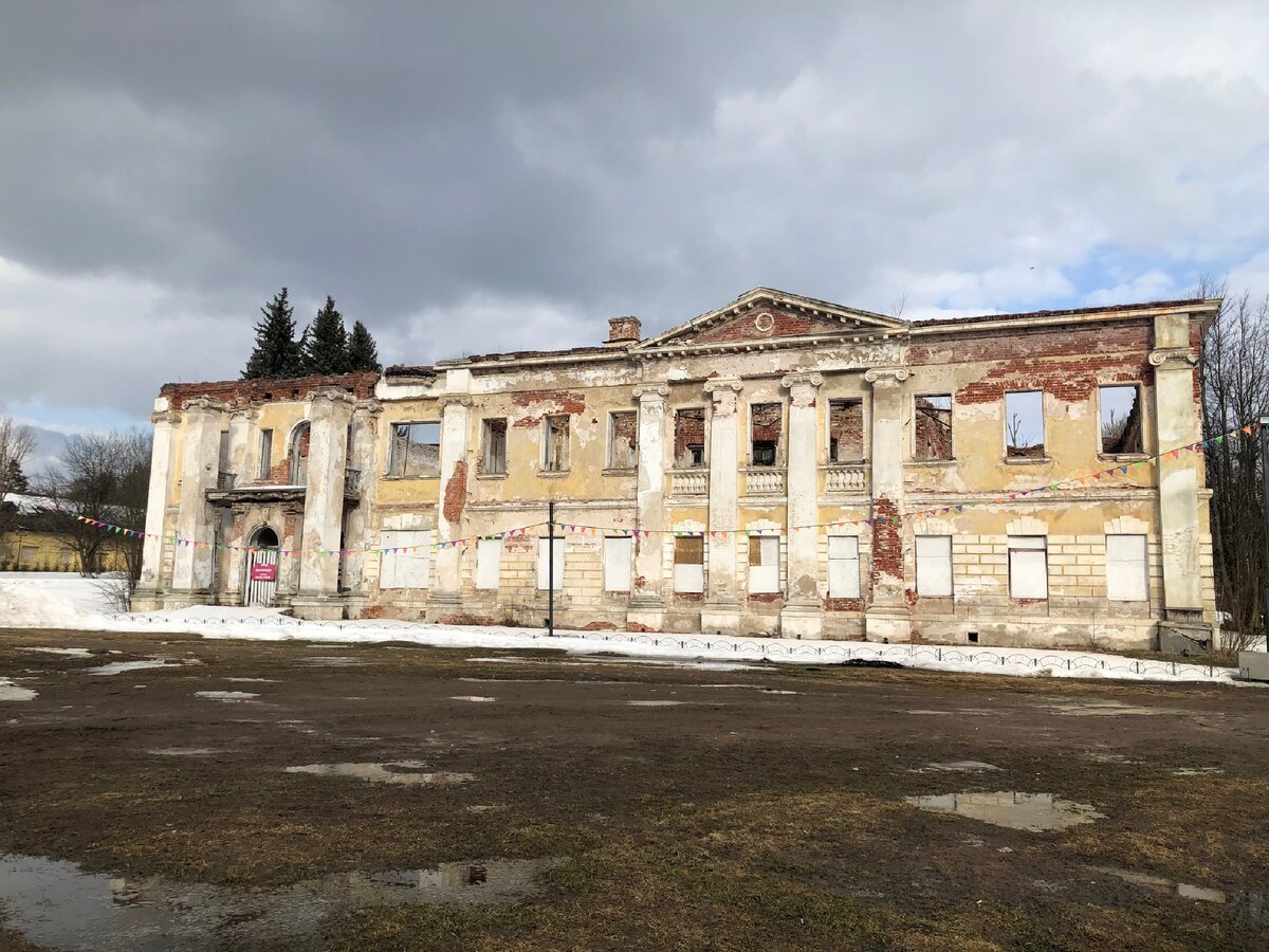 Усадьба Гребнева, ход реставрации. К дворцу и зданиям теперь не подойти. |  Olgaphotostory | Дзен