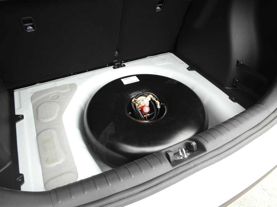 Баллон вместо запаски.