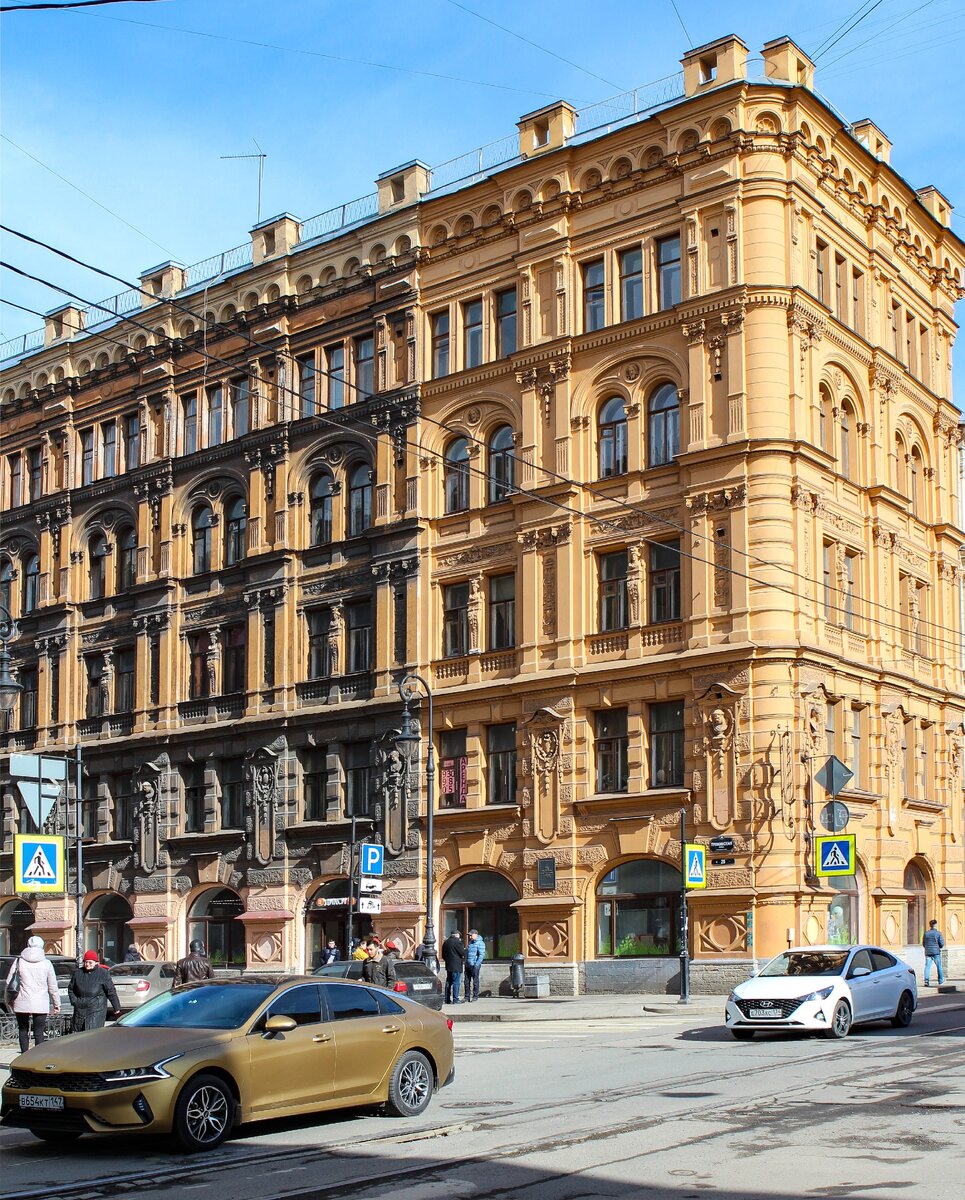 Фасад дома на Пушкинской улице. Фото 2021 года