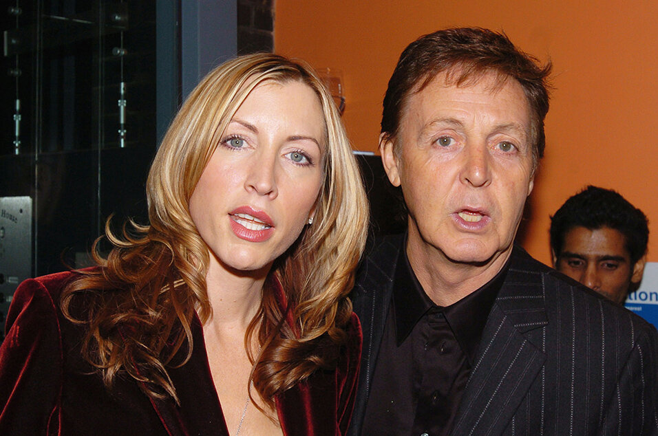 на фото Пол Маккартни со второй женой Хизер миллс