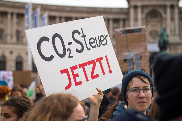 https://www.energiezukunft.eu/politik/zustimmung-fuer-eine-co2-steuer-waechst/