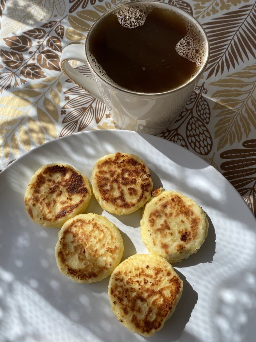 Получаются такие красивые, румяные сырники