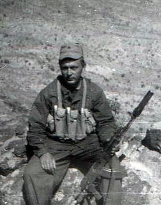 ЕРМОШИН Анатолий Петрович, лейтенант, родился 1 января 1961 года в селе Нагибино Тюкалинского района Омской области. Отец — Ермошин Пётр Константинович, мать — Ермошина Вера Леонтьевна. Призван на службу 7 мая 1979 года Кировским райвоенкоматом Омска. В 1980 году поступил в Рязанское ВВДКУ, которое окончил в 1984 году. Ермошину была присвоена квалификация офицера с высшим военно-специальным образованием переводчика референта. В 1985 году командирован для прохождения службы в Республику Афганистан. В Республике Афганистан с мая 1985. в/ч пп 41527 Пропал без вести 19.6.1986 в провинции Фарах.