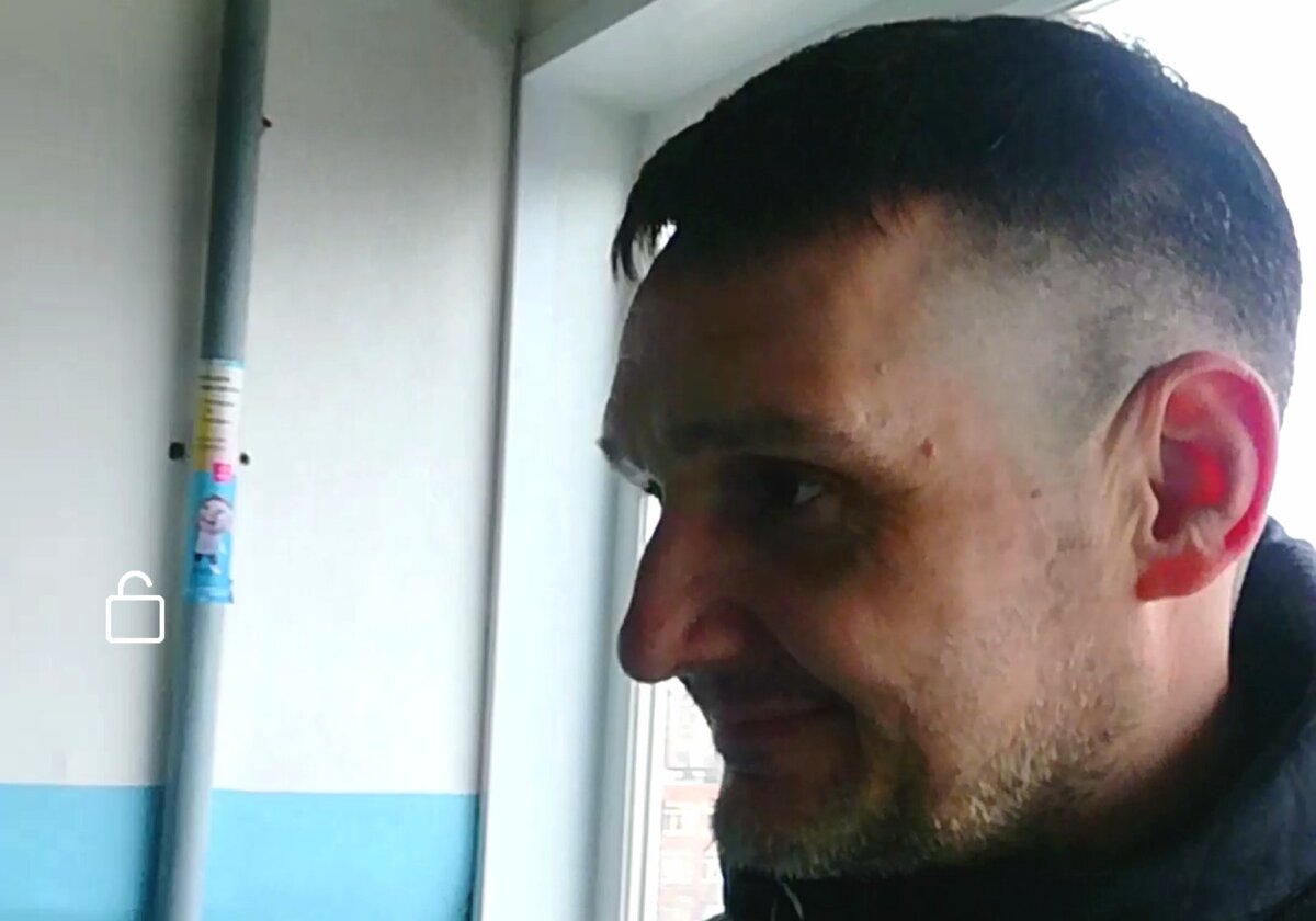 Вот так он сейчас постригается.